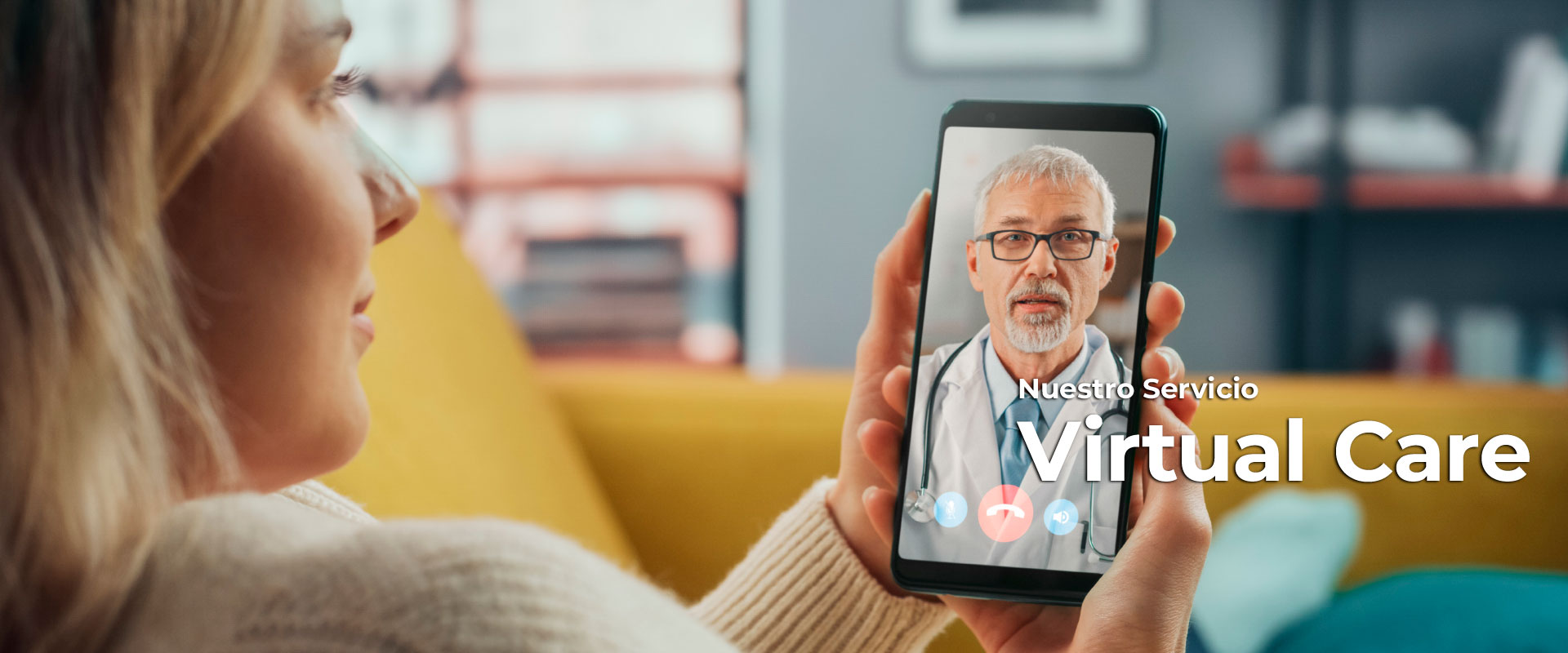 Mujer hablando con su doctor desde su teléfono móvil