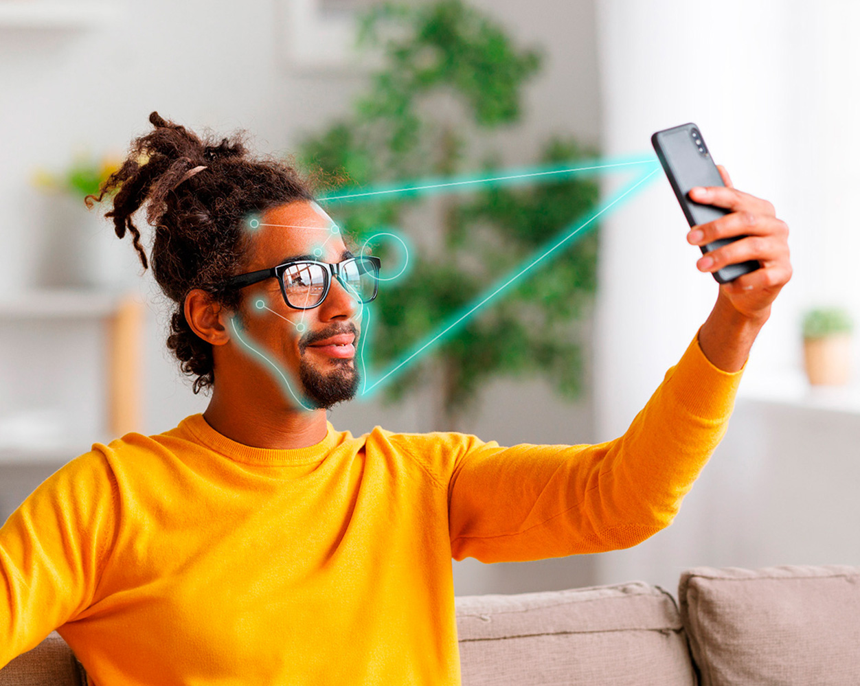Persona tomandose una selfie.