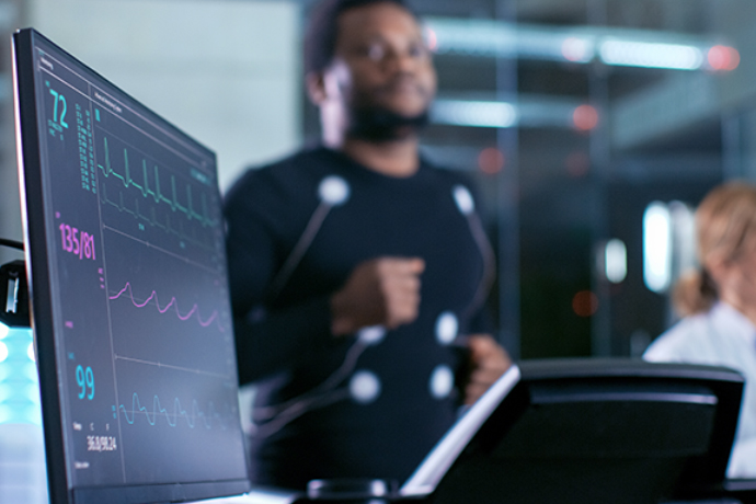 El electrocardiograma registra el ritmo y la actividad eléctrica del corazón