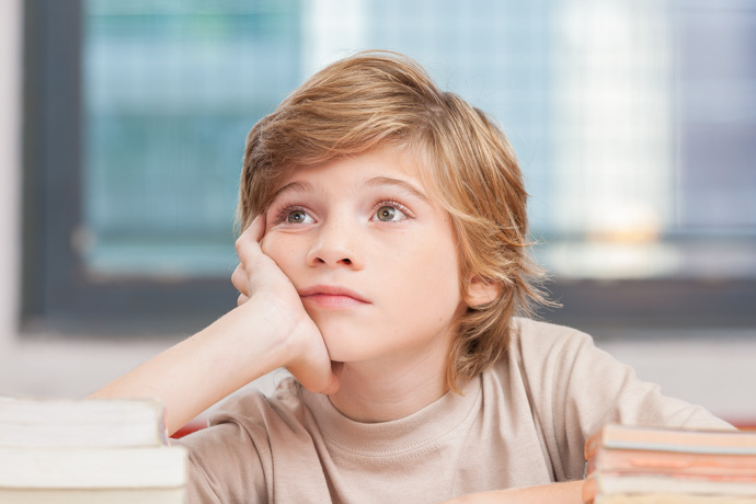 Ejemplo de niño que puede necesitar ergoterapia.