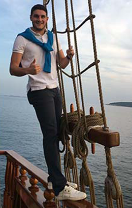 Alfonso Palma Pérez en un barco.
