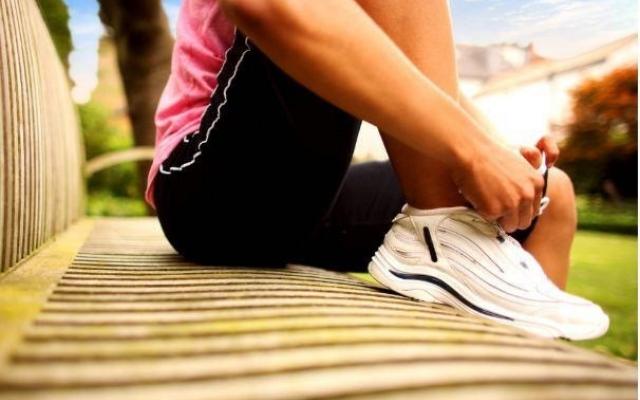 Si corres, asegúrate de utilizar las zapatillas adecuadas para evitar lesionarte