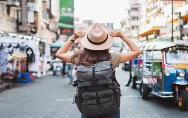 Muchacha viajando sola en Tailandia