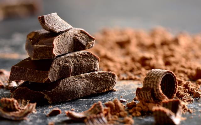 Dark chocolate pieces