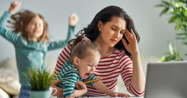 mujer-con-hijos