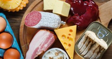 ejemplo de alimentos que suben el colesterol