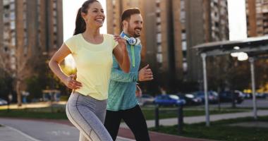 Mujer empezando a correr desde cero