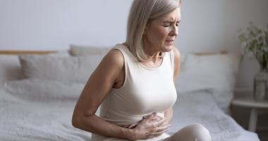 Mujer con gastritis